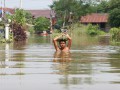 В Таиланде затопило несколько городов