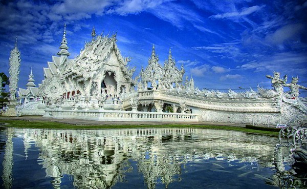 На перекрёстке буддизма и научной фантастики: храм Ват Ронг Кхун (Wat Rong Khun)