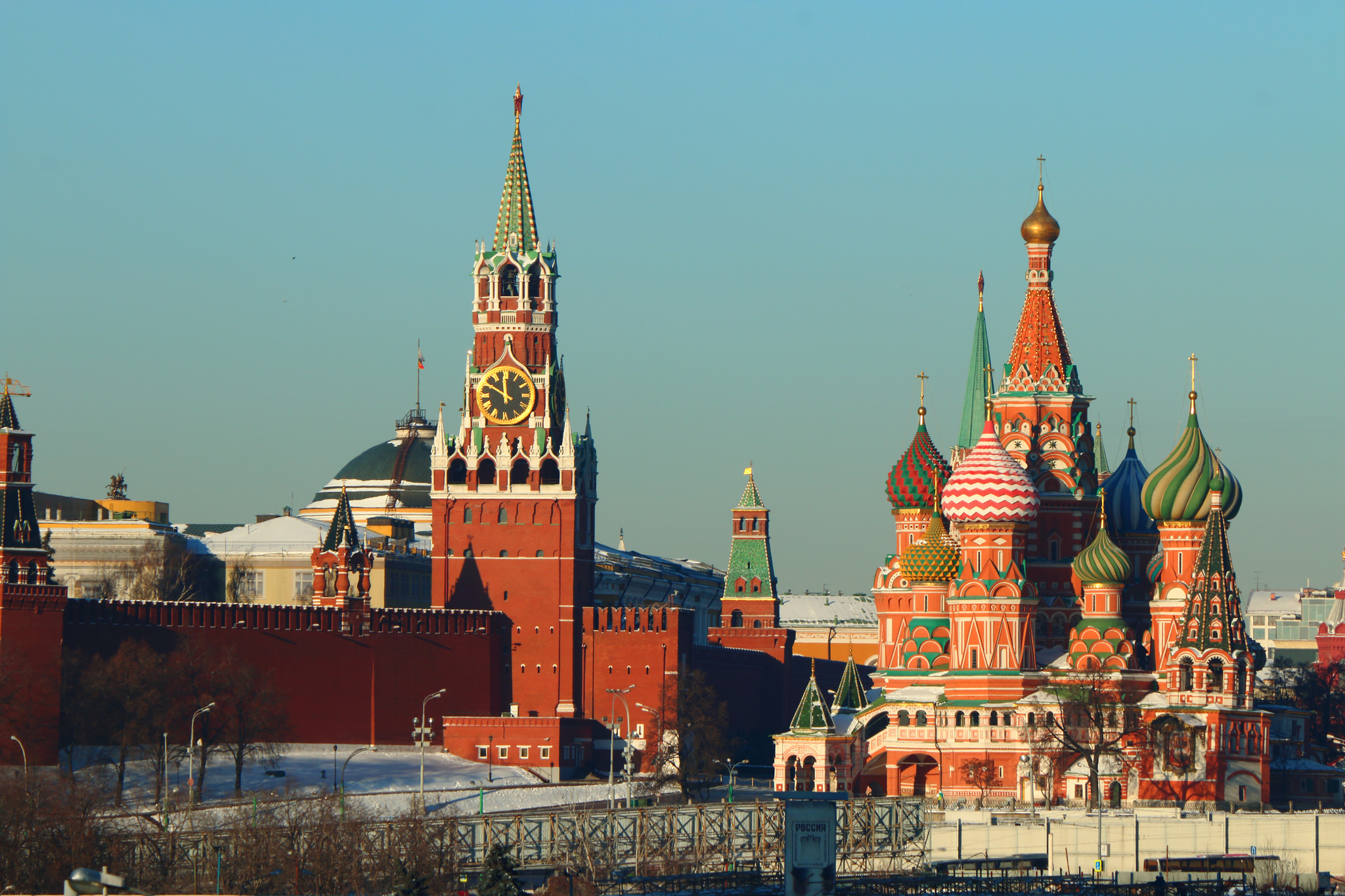Картинка кремлевской. Кремль и красная площадь и храм Василия Блаженного.